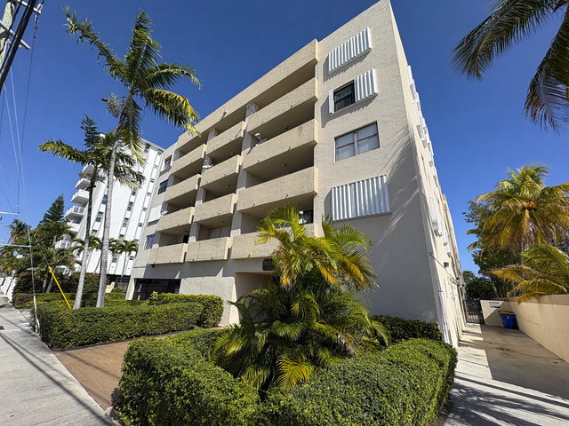 Bay Plaza Condo photo 2